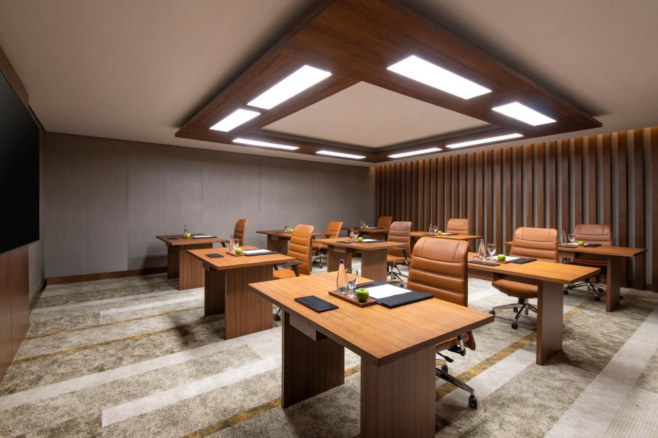 Swissotel Living Dżedda Zewnętrze zdjęcie Meeting room at the hotel