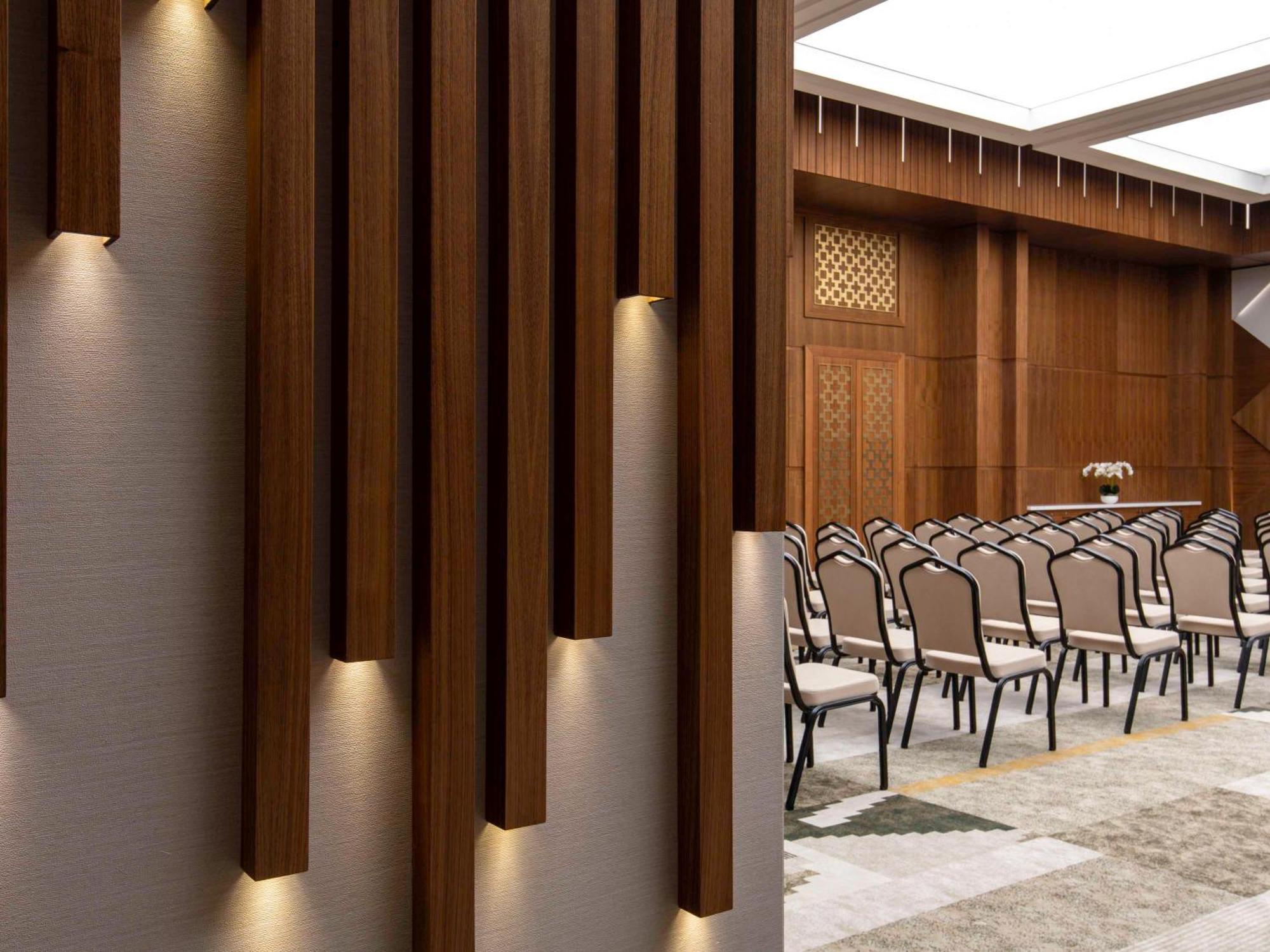 Swissotel Living Dżedda Zewnętrze zdjęcie The interior of the main conference hall